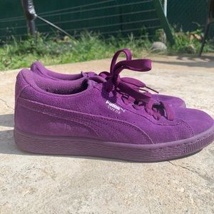 PUMA purple suede sneaker Women’s Sz 6